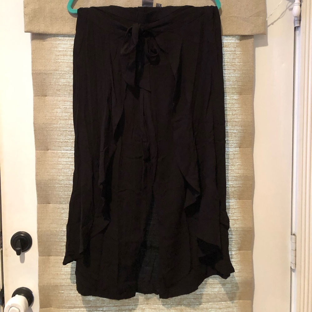 Wide leg skirted pants